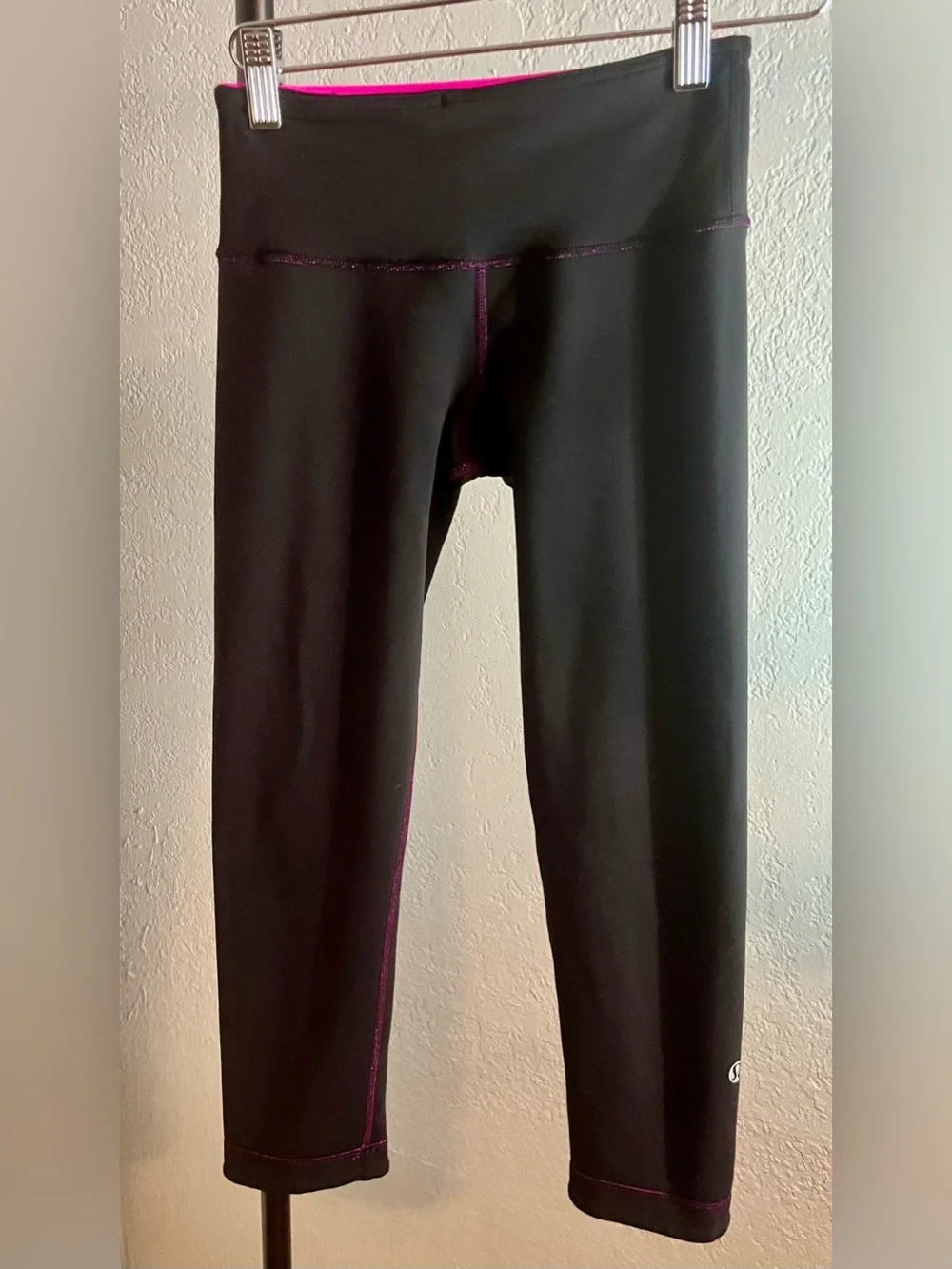 lululemon Paris Pink And Black Reversible Wunder Unders. Vintage. - Picture 6 of 6